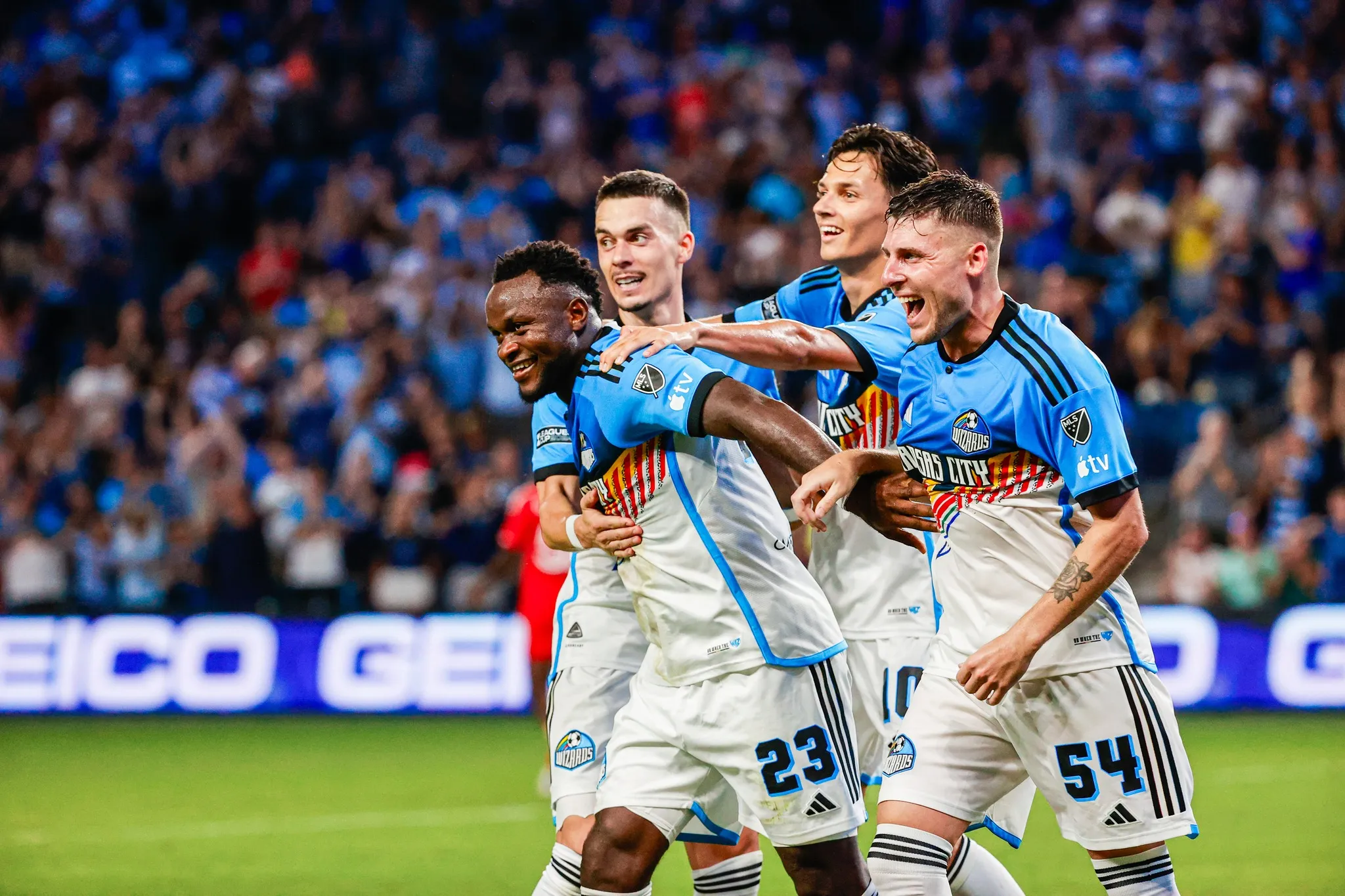 KANSAS CITY WIZARDS FC "Togerther We Rise" - " Cùng nhau chúng ta vươn lên" - Picure 1