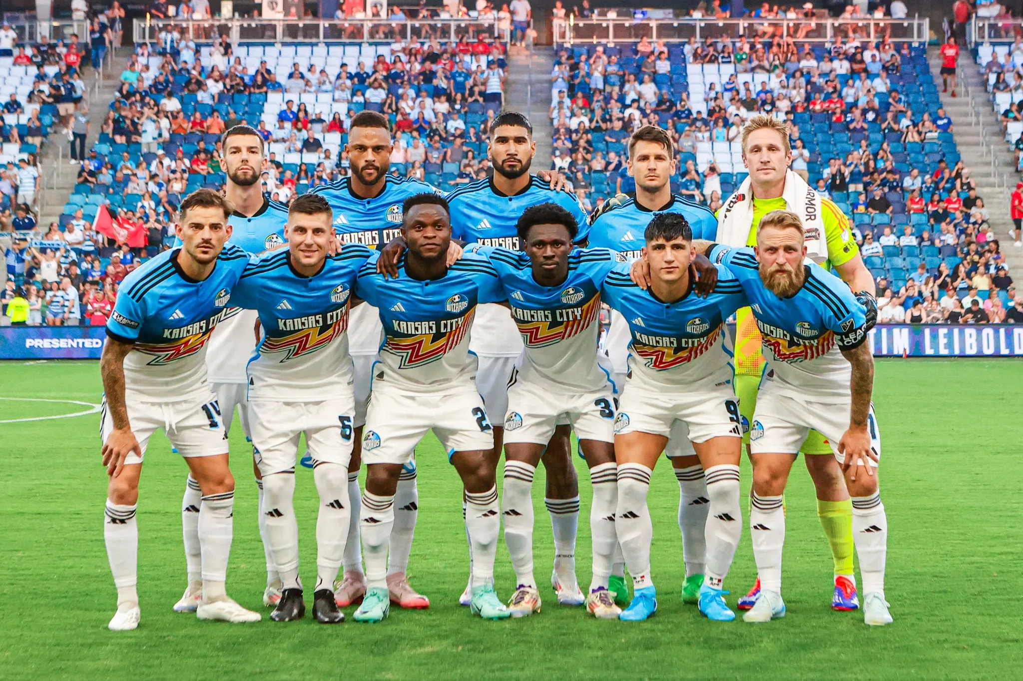 KANSAS CITY WIZARDS FC "Togerther We Rise" - " Cùng nhau chúng ta vươn lên" - Picure 2